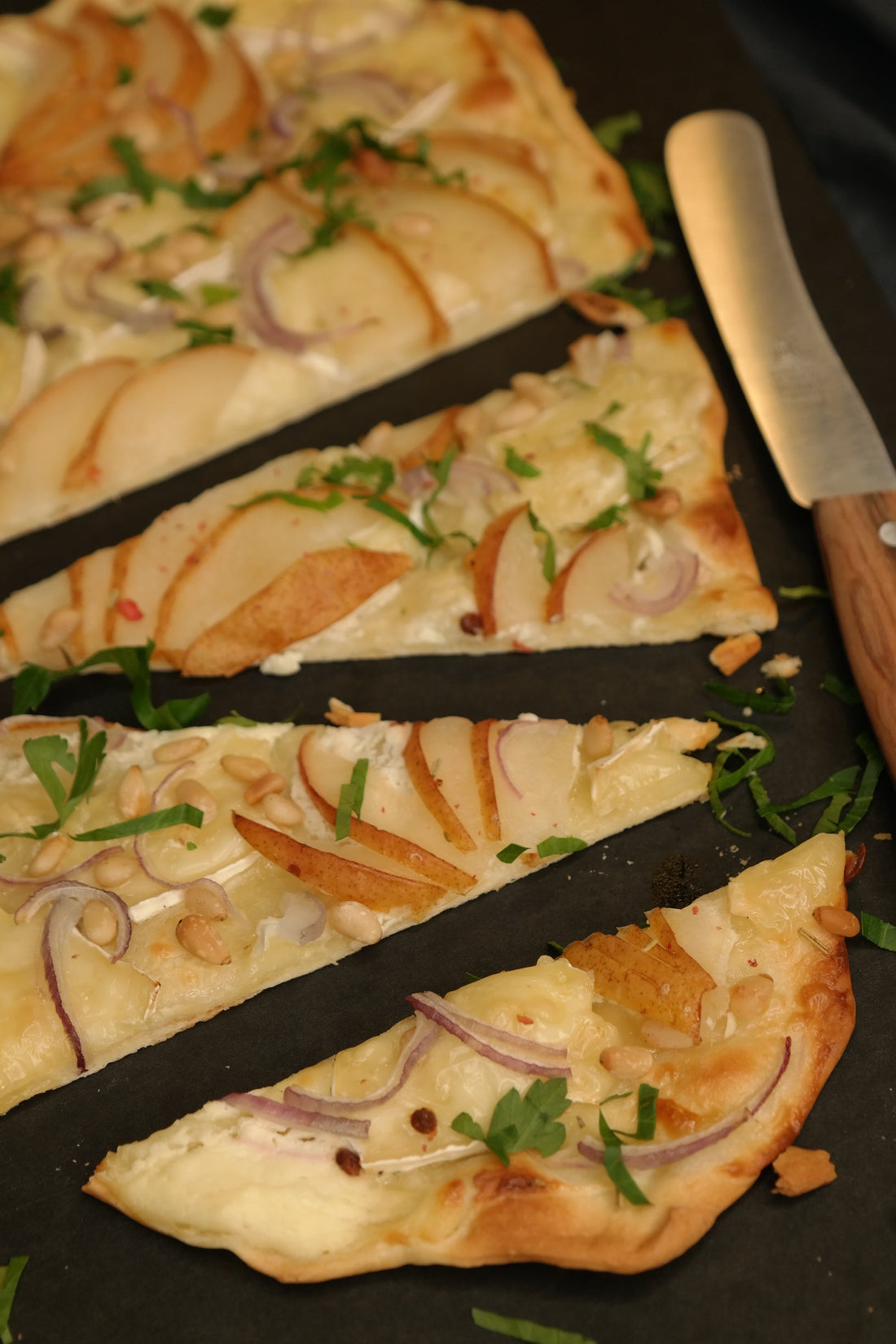 Birnen-Brie-Flammkuchen